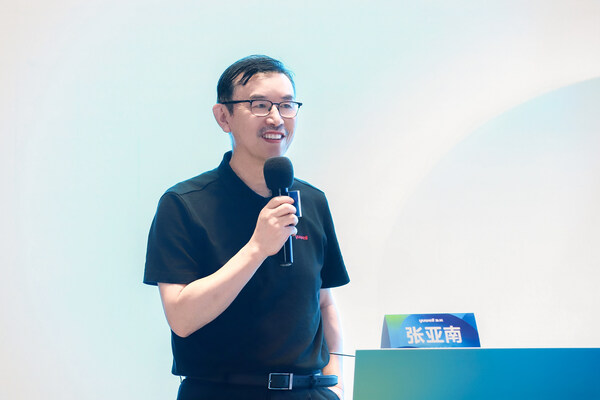 圖:魚躍凱立特總經(jīng)理張亞南博士分享CGM產(chǎn)品規(guī)劃 圖:魚躍凱立特總經(jīng)理張亞南博士分享CGM產(chǎn)品規(guī)劃