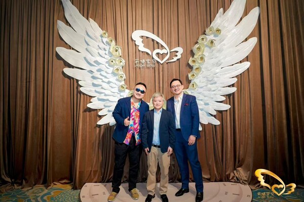 從左至右：Jacky Tsai（蔡赟驊）、段濤教授、王瑋先生