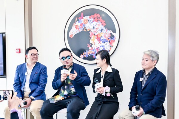 （圖-嘉賓就"藝術(shù)與醫(yī)療融合，如何為女性提供美好生育體驗"進行分享）