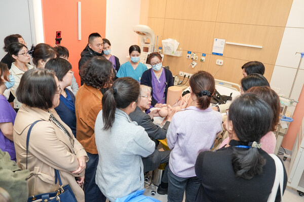 通過在產房中的實際演練，這些技術不僅能夠提升醫(yī)生們的臨床技能，還能展現和睦家醫(yī)生們在助產領域的專業(yè)水平和實力