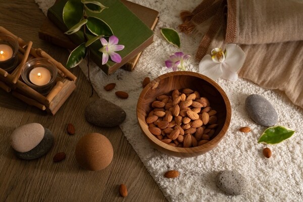 加州巴旦木作為一種天然的植物蛋白來源，每30克中便含有約6克蛋白質(zhì)、約4克膳食纖維、約7.7毫克的維生素E、豐富的不飽和脂肪酸以及其他多元營養(yǎng)素，包括鎂、鉀、鈣、煙酸和核黃素等。有助于增加身體的能量，為身體在一天中保持充沛精力提供動力。