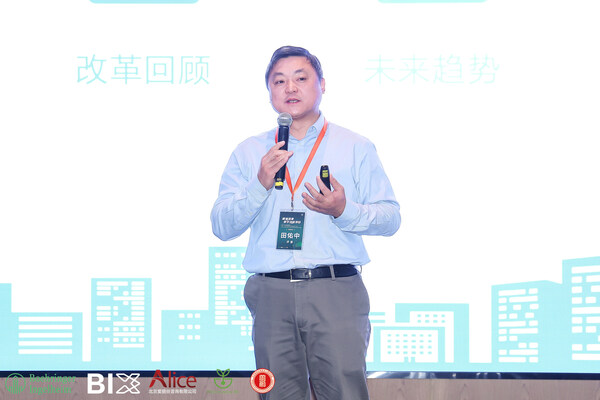 【田佑中研究員做主題報告】