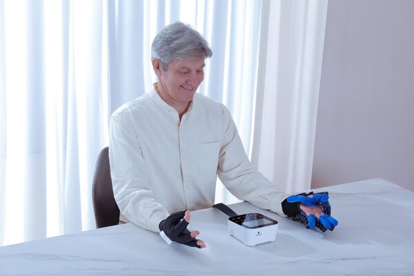 羿生手功能康復(fù)機(jī)器人(家用款) 羿生手功能康復(fù)機(jī)器人(家用款)