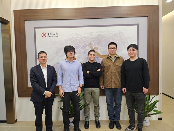 Nahum Ferera, the company CEO & Co- founder together with Han Pengxiang 韓鵬祥Senior China Clinical Manager, Zhao Xinshan 趙新山 China Clinical Manager and the bank representative.