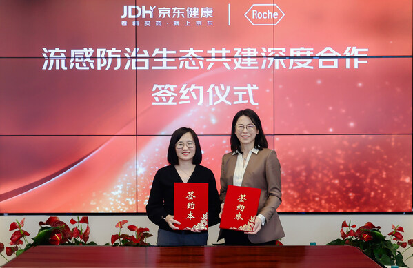 羅氏制藥中國特藥領(lǐng)域副總裁陳顗娟(右)與京東集團(tuán)副總裁、京東健康醫(yī)藥業(yè)務(wù)部總經(jīng)理宋志瑞(左) 簽署深度合作協(xié)議