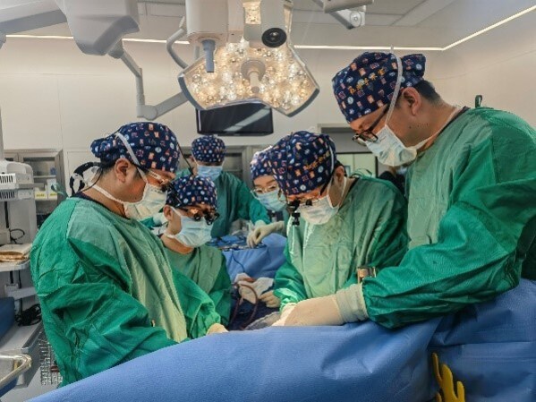 仁濟(jì)醫(yī)院夏強(qiáng)教授團(tuán)隊(duì)成功為國際患兒 完成高難度活體肝移植手術(shù)