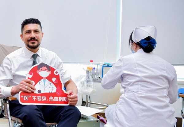 嘉會兒科醫(yī)生Ahmed Arafat參與獻血