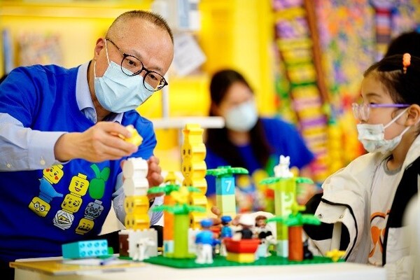 樂高集團(tuán)高級(jí)副總裁兼中國(guó)區(qū)總經(jīng)理黃國(guó)強(qiáng)表示希望能夠讓小朋友們從玩樂中獲得力量