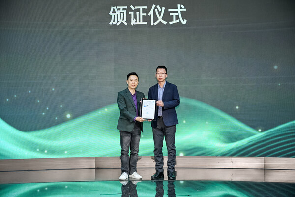 T&Uuml;V萊茵為昕諾飛照明產(chǎn)品頒發(fā)全局護(hù)眼及視覺(jué)關(guān)懷系統(tǒng)認(rèn)證證書(shū)