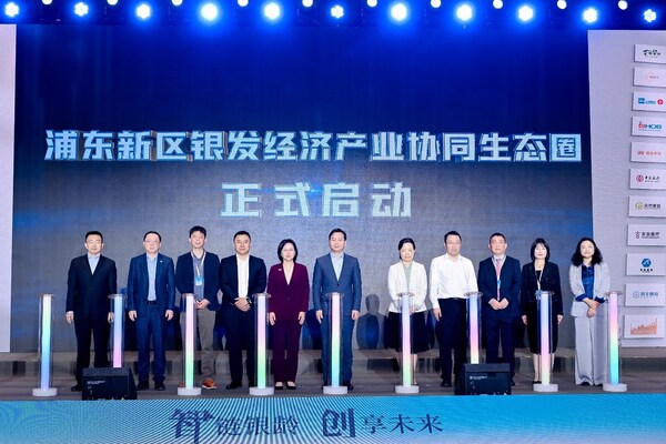 歐姆龍健康品牌戰(zhàn)略本部部長(zhǎng)蔡蓓蓓(合照右二)出席活動(dòng) 歐姆龍健康品牌戰(zhàn)略本部部長(zhǎng)蔡蓓蓓(合照右二)出席活動(dòng)