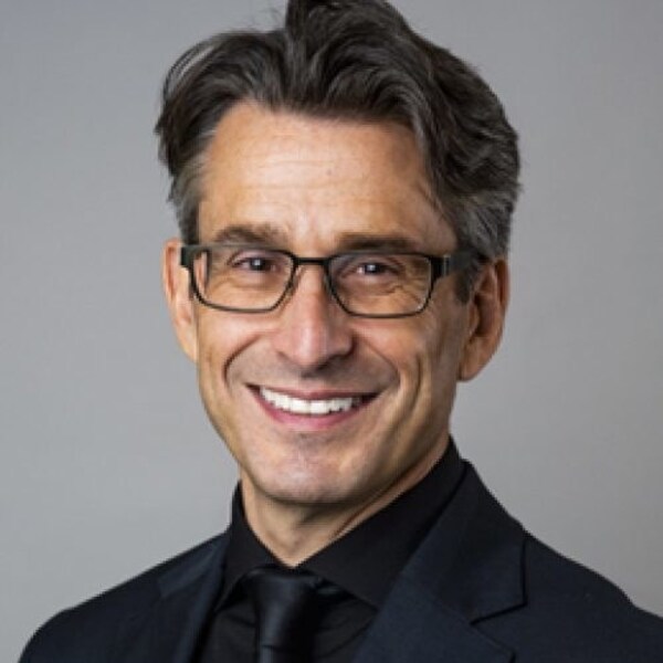 亞馬遜云科技首席醫(yī)學(xué)官及全球醫(yī)療健康企業(yè)與非營(yíng)利組織總監(jiān)Rowland Illing博士