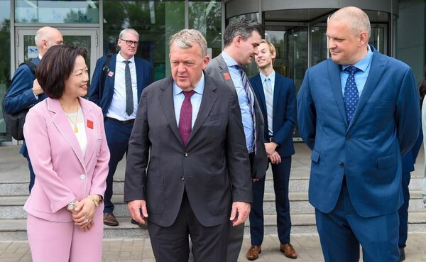 丹麥外交大臣拉爾斯·勒克·拉斯穆森到訪天津生產(chǎn)廠 丹麥外交大臣拉爾斯·勒克·拉斯穆森到訪天津生產(chǎn)廠