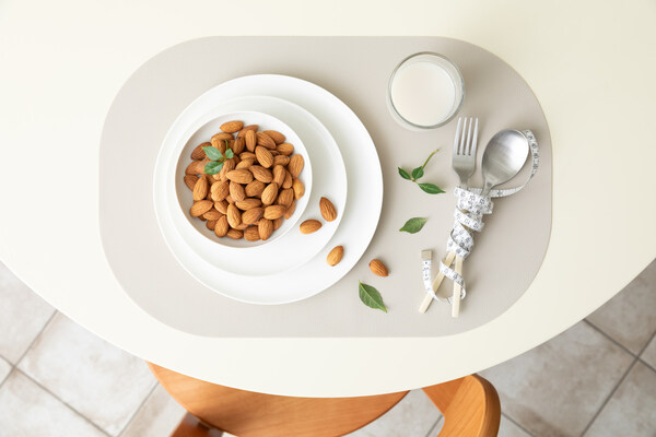 權(quán)威研究表明，食用巴旦木可能對(duì)體重管理產(chǎn)生積極影響。