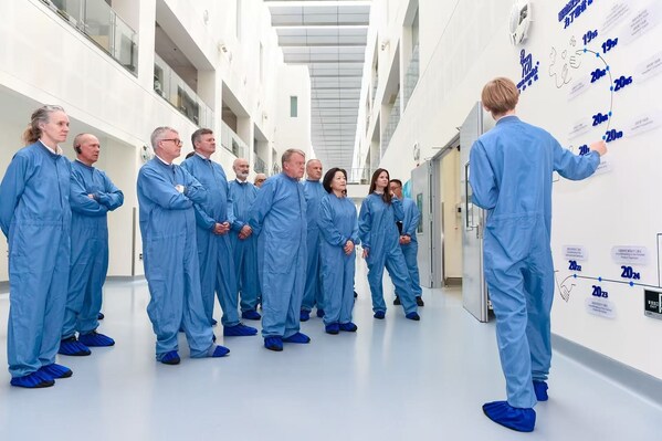 外交大臣一行了解諾和諾德公司及成就 外交大臣一行了解諾和諾德公司及成就