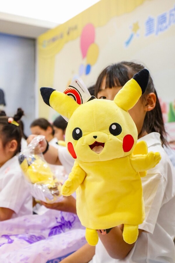 皮卡丘手偶互動道具