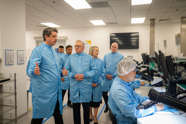 澳大利亞總理阿爾巴尼斯及未婚妻參觀科利耳成都聽力產(chǎn)業(yè)中心