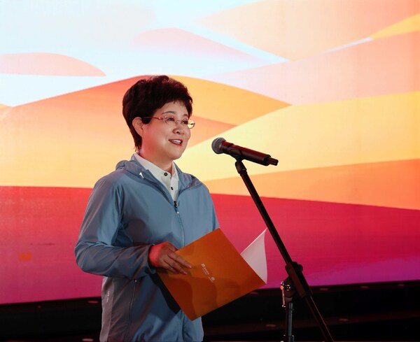 阿拉善盟委書記黃雅麗致辭