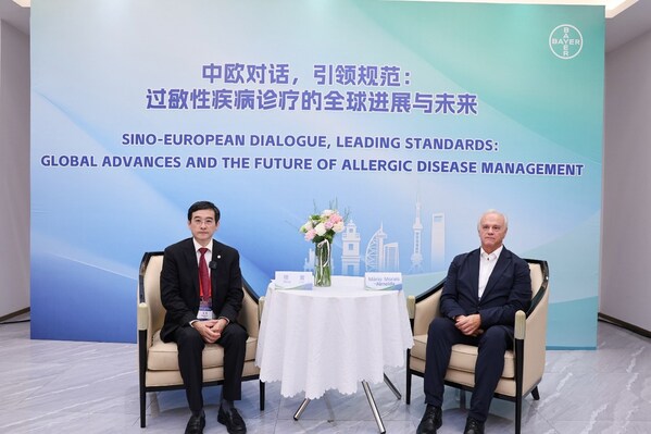 世界過敏組織（WAO）現(xiàn)任主席M&aacute;rio Morais-Almeida教授和中華醫(yī)學(xué)會變態(tài)反應(yīng)學(xué)分會主任委員、南京醫(yī)科大學(xué)第一附屬醫(yī)院、江蘇省人民醫(yī)院變態(tài)反應(yīng)（過敏）科主任程雷教授接受媒體采訪