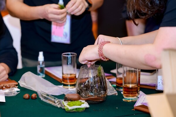 活動(dòng)現(xiàn)場(chǎng)患者共創(chuàng)生態(tài)瓶