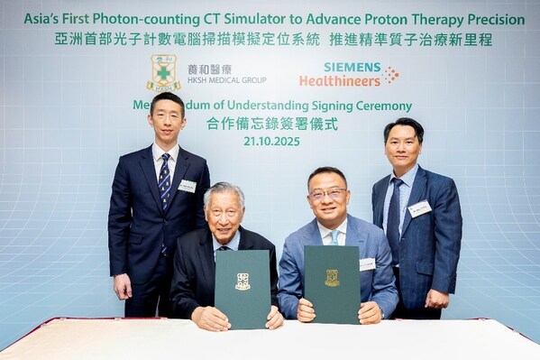 西門子醫(yī)療大中華區(qū)總裁、全球領(lǐng)導委員會成員王皓（右二）與養(yǎng)和醫(yī)療集團營運總監(jiān)、養(yǎng)和醫(yī)院董事李維文（左二）代表雙方簽約，西門子醫(yī)療大中華區(qū)副總裁、香港地區(qū)負責人袁偉強（右一）與養(yǎng)和醫(yī)療集團業(yè)務(wù)拓展主任陳威旭（左一）見證簽約。