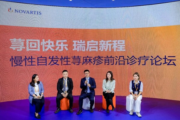 圓桌討論環(huán)節(jié)合影