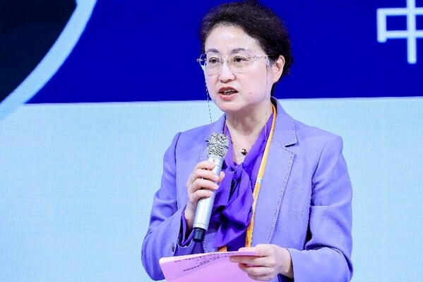 中國醫(yī)藥商業(yè)協(xié)會會長石晟怡女士