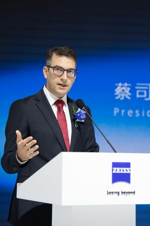 蔡司大中華區(qū)總裁兼首席執(zhí)行官費(fèi)銘遠(yuǎn)（Martin Fischer）先生