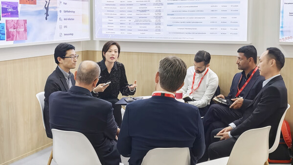 濟(jì)民可信國(guó)際業(yè)務(wù)團(tuán)隊(duì)與來自歐美等地區(qū)的百余家參會(huì)企業(yè)開展深入交流 濟(jì)民可信國(guó)際業(yè)務(wù)團(tuán)隊(duì)與來自歐美等地區(qū)的百余家參會(huì)企業(yè)開展深入交流