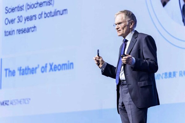 麥?zhǔn)┲扑幦舛径舅厍把芯控?fù)責(zé)人、現(xiàn)任顧問，J&uuml;rgen Frevert教授與會發(fā)言