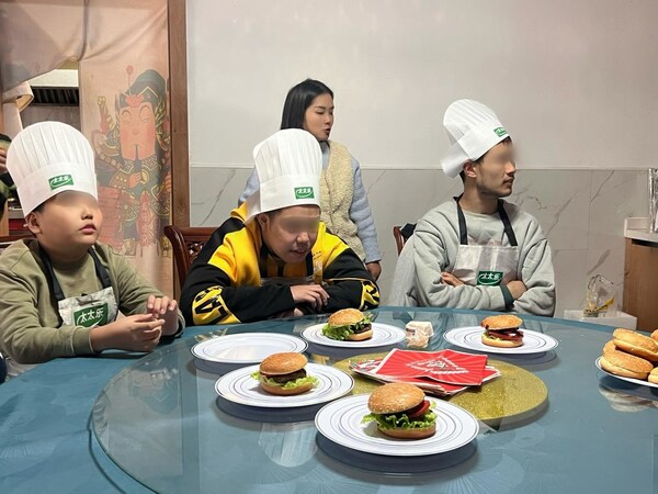 孩子們?cè)趯P膶W(xué)習(xí)中 孩子們?cè)趯P膶W(xué)習(xí)中