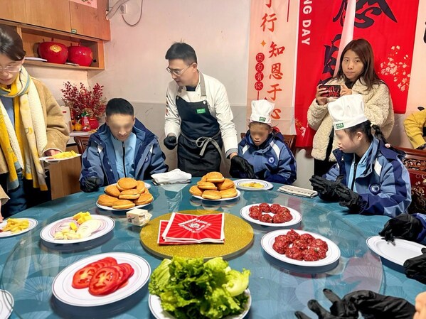 兩地特殊兒童共同參加感恩節(jié)活動(dòng) 兩地特殊兒童共同參加感恩節(jié)活動(dòng)